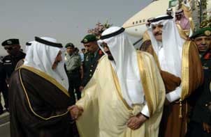 أمير الشرقية يقيم مأدبة غداء لخادم الحرمين الشريفين