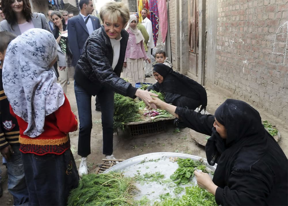 ماريا تيريسا نائبة رئيس الوزراء الأسباني في  زيارة رسمية لمصر تستغرق ثلاثة أيام.