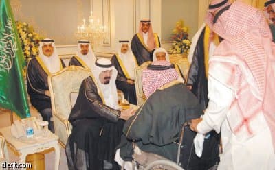 الملك يستقبل الأمراء والعلماء والمشايخ والمواطنين في قصر هجر