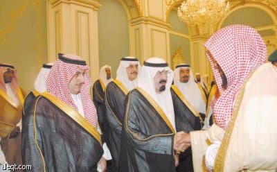 الملك يستقبل الأمراء والعلماء والمشايخ والمواطنين في قصر هجر