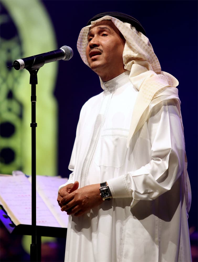 "فنان العرب" محمد عبده قدم أجمل أغنياته خلال انطلاق أولى حفلات مهرجان "أنغام من الشرق" الذي تنظمه العاصمة الإماراتية أبو ظبي.