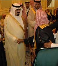 خادم الحرمين يستقبل عددا من الأمراء والوزراء والعلماء وجمعا من المواطنين