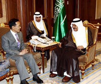 الأمير نايف يستقبل وزير الخارجية الأسترالي والسفير الكوري