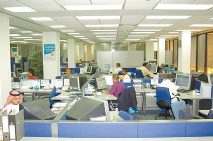 تحقيق أهداف المنشآت يرتكز على الاهتمام ببيئة العمل ورضا الموظفين