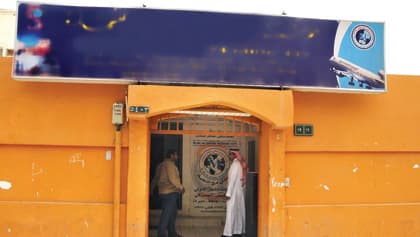 ميناء الدمام.. ماذا يحدث في رصيف البضائع