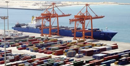 ميناء الدمام.. ماذا يحدث في رصيف البضائع