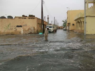 أمطار تبوك: إنقاذ 8 معلمات.. والدفاع المدني يعلن الاستنفار