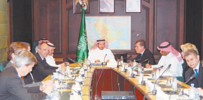 الربيعة يبحث التعاون الصحي مع السويد