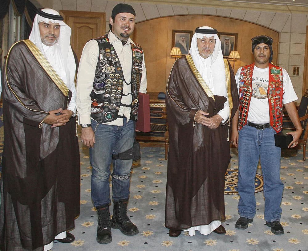 الأمير خالد الفيصل يستقبل اليوم الرحالة حسين آل منصور والرحالة علي آل حمزان في ديوان الأمارة في مكة المكرمة