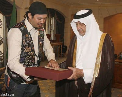 الأمير خالد الفيصل يستقبل اليوم الرحالة حسين آل منصور والرحالة علي آل حمزان في ديوان الأمارة في مكة المكرمة