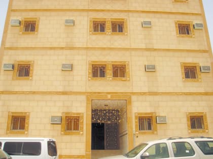 د. القحطاني يتفقد منزل منتصف الطريق للمتعافين من المخدرات بالرياض