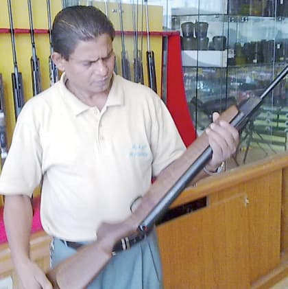 ثبات أسعار البنادق الهوائية والدرابيل في محال أدوات الصيد