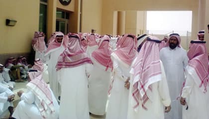 تدافع في رفحاء طلباً لتعويضات