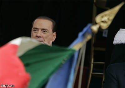 فرقة (السهام الملونة - Frecce Tricolori) من القوات الجوية الايطالية تشارك في احتفالات عيد الجمهورية الايطالية في روما.