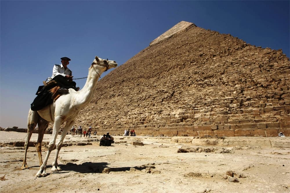 من المتوقع أن يزور الرئيس الأمريكي أهرامات الجيزة بعد أن يلقي خطاب في جامعة القاهرة خلال زيارته لمصر.