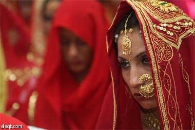 حكومة إقليم السند في جنوب باكستان تقوم تنظيم زواج جماعي بمشاركة 180 من الأزواج في مدينة كراتشي.