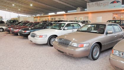 اليوم .. السيارات المستعملة تحت ضغط قرار الحظر والموردون يتظلمون