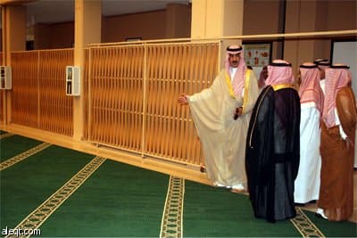 وكيل وزارة الخارجية يضع حجر الأساس لمسجد الحي السكني لوزارة الخارجية في الرياض
