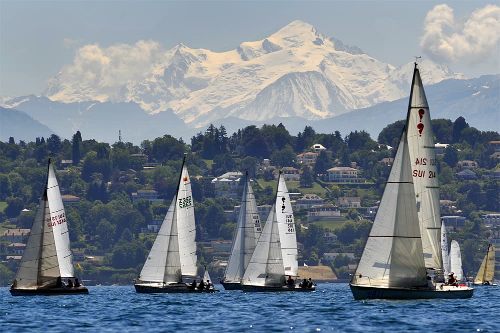 حوالي 550 بحار يشاركون بزوارقهم في حدث "Societe Nautique of Geneva" المقام على بحيرة ليمان في جنيف.