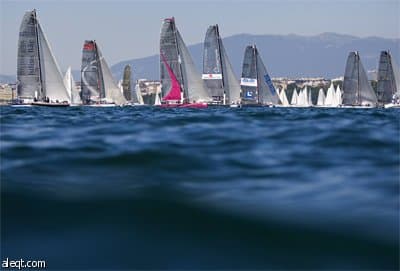 حوالي 550 بحار يشاركون بزوارقهم في حدث "Societe Nautique of Geneva" المقام على بحيرة ليمان في جنيف.