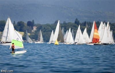 حوالي 550 بحار يشاركون بزوارقهم في حدث "Societe Nautique of Geneva" المقام على بحيرة ليمان في جنيف.