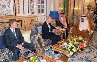 الملك يستقبل الأمراء والوزراء والعلماء وموظفي الديوان الملكي وضباط الحرس الملكي
