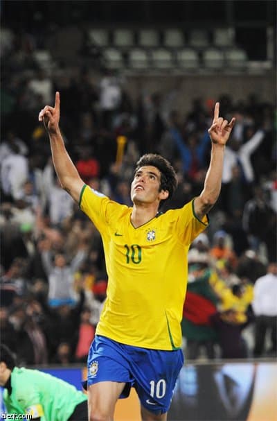 كاكا ينقذ البرازيل من ورطة "الفراعنة".. ومصر تحتج وتهدد بعدم اللعب أمام إيطاليا