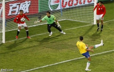 كاكا ينقذ البرازيل من ورطة "الفراعنة".. ومصر تحتج وتهدد بعدم اللعب أمام إيطاليا