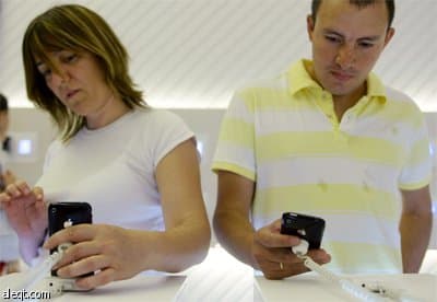 الهاتف النقال الجديد iPhone 3GS  يطرح في أسواق أسبانيا و بريطانيا.