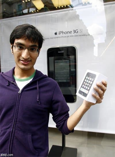 الهاتف النقال الجديد iPhone 3GS  يطرح في أسواق أسبانيا و بريطانيا.