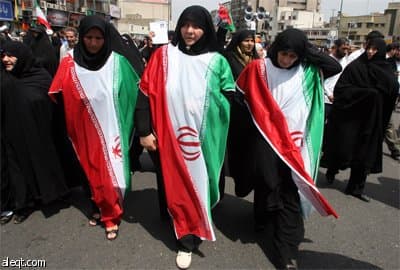 مؤيدو  موسوي يشعلون النار في مقر نجاد  وهجوم انتحاري في ضريح الخميني