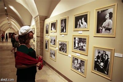 معرض لكوكب الشرق أم كلثوم خلال افتتاح مهرجان بيت الدين في جبل لبنان.