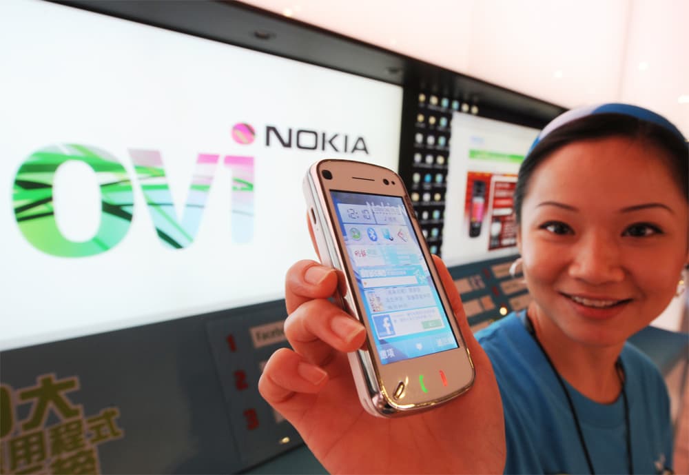 الهاتف النقال الجديد نوكيا Nokia N97 الذي يتميز بسرعة الاتصال بالإنترنت و التحميل في متجر في هونج كونج.