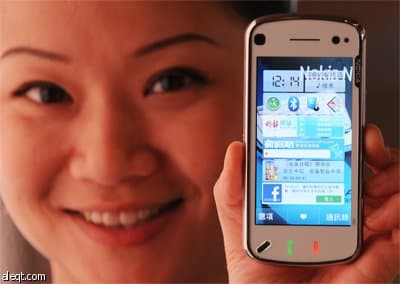 الهاتف النقال الجديد نوكيا Nokia N97 الذي يتميز بسرعة الاتصال بالإنترنت و التحميل في متجر في هونج كونج.