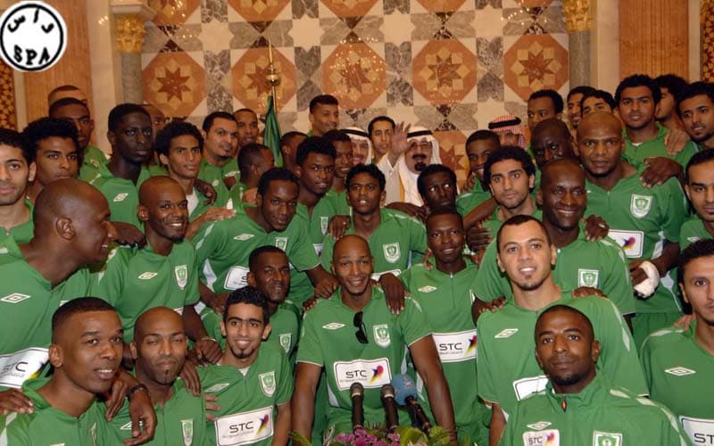 الملك عبدالله يتوج الأهلي بجائزة خادم الحرمين الشريفين للتفوق الرياضي و 4 ملايين ريال