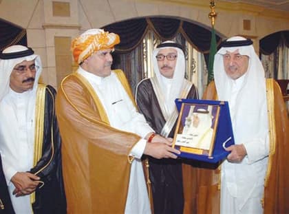 أمير مكة لـ «رئيس الوحدة»: الأجيال ستصنع الإنجازات