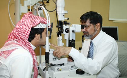 إمكانية علاج الحالات الصعبة مثل تعكر القرنية أو تعرجها بواسطة الليزر