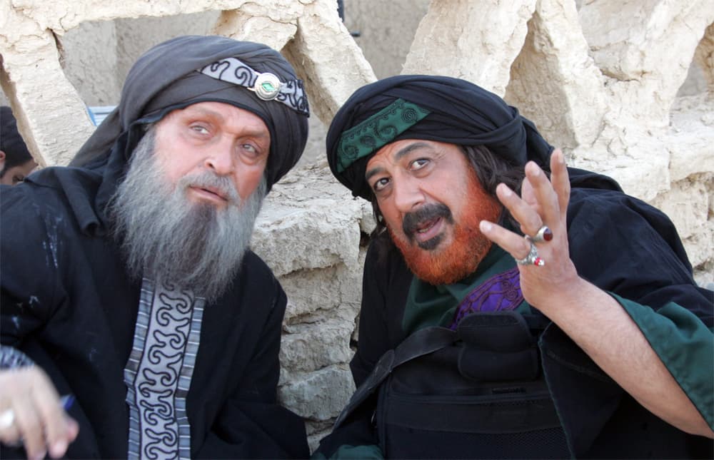 الممثلان السوري أيمن زيدان والمصري محمد وفيق في إحدى مشاهد المسلسل الديني التاريخي الجديد "صدق وعده" في بادية تدمر والذي يضم ممث