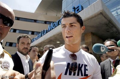 النجم البرتغالي كريستيانو رونالدو يخضع للفحوص الطبيةفي مدريد استعدادا لتقديمه لوسائل الإعلام المحلية والعالمية مساء اليوم كلاعب 