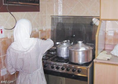 «الشورى» يقرّ راحة أسبوعية وإجازة مدفوعة الأجر للعمالة المنزلية