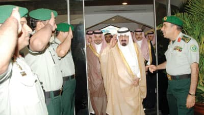 الملك يقف على مصفاة بترو رابغ ويتفقد مشاريعها