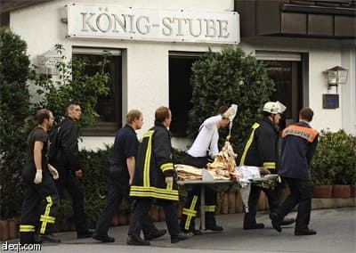 حادث مروري أليم في مدينة مندن غرب ألمانيا أسفر عن مقتل شخصين وإصابة عدة أشخاص.