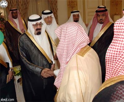 الملك يستقبل أشقاء وأبناء الشيخ عبدالله بن جبرين رحمه الله