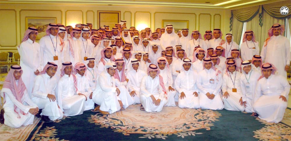 استقبل نائب أمير المنطقة الشرقية في مكتبه الطلاب المشاركين في برنامج موهبة الصيفي العاشر لعام 2009م الذي تستضيفه شركة أرامكو الس