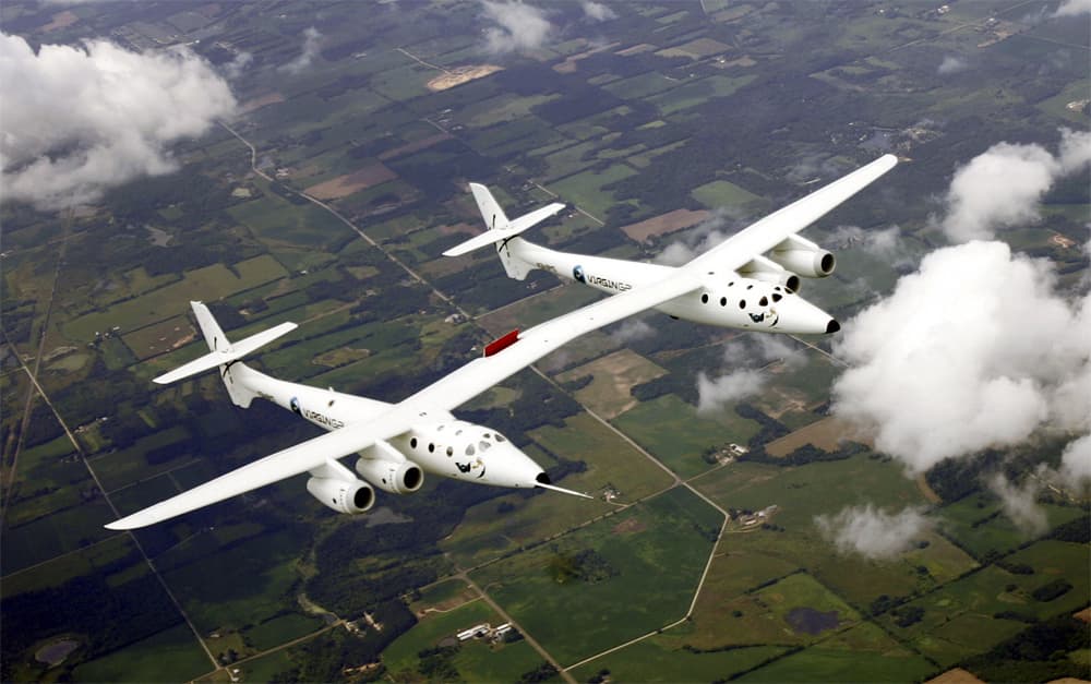 المكوك "حواء" من تصميم بيرت روتان وتمويل الملياردير البريطاني السير ريتشارد برانسون سيحمل ستة أشخاص عاديين -زوار- إلى الفضاء في 