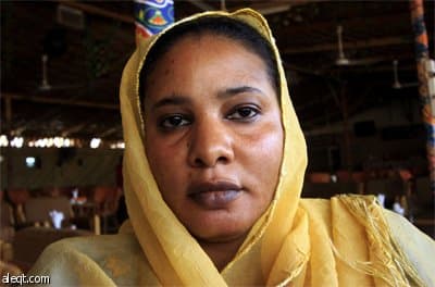 اتحاد الصحافيين يطالب بعدم محاكمة صحافية سودانية اعتقلت بتهمة "ملابس فاضحة"