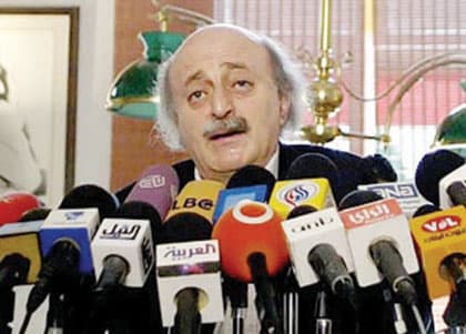 جنبلاط ينقلب على قوى 14 آذار