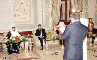 خادم الحرمين الشريفين يستقبل عامل عمالة بوسكورة في الدار البيضاء