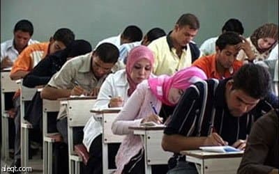 %24 من الشباب المصريين .. "أميون"