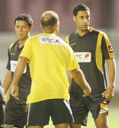عرض قطري يزاحم الاتحاد على الشرميطي